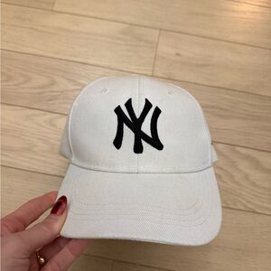 Authentic Yankees white baseball cap